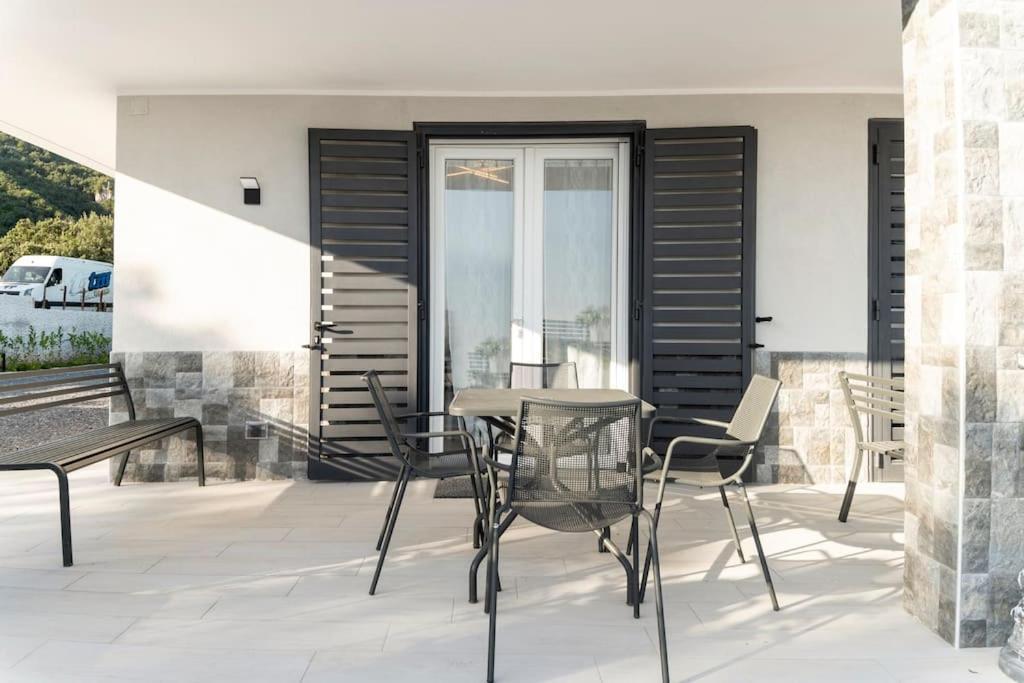 Appartamento Emma Con Piscina - Vista Mare"Tenuta Croce" ซาแลร์โน ภายนอก รูปภาพ